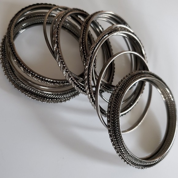 Bangles NWOT - Picture 2 of 3